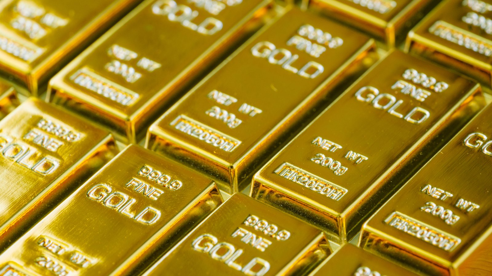 Gold faces strong selling pressure